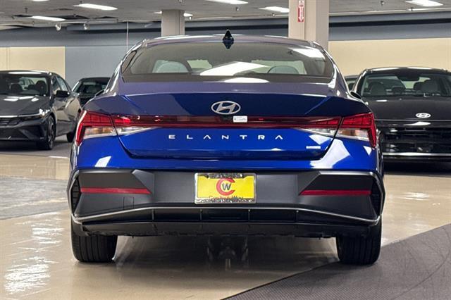 2025 Hyundai Elantra Hybrid Limited