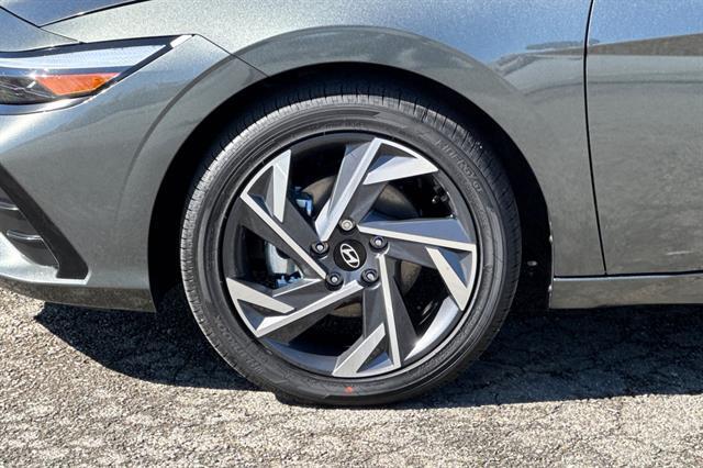 2025 Hyundai Elantra Hybrid Limited