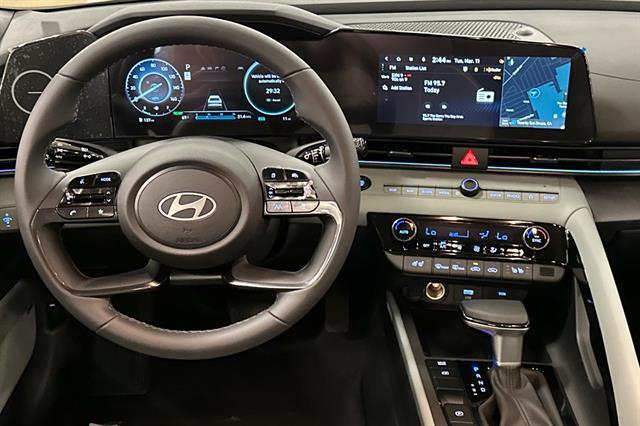 2025 Hyundai Elantra Hybrid Limited