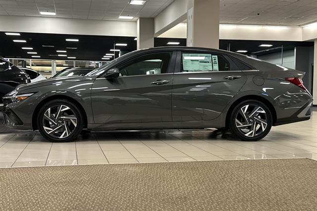 2025 Hyundai Elantra Hybrid Limited