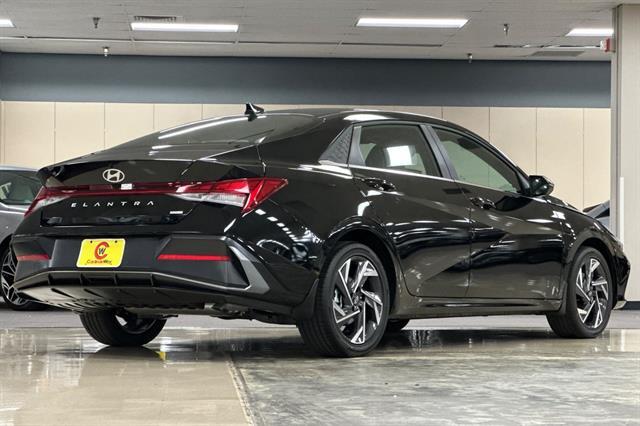 2025 Hyundai Elantra Hybrid Limited
