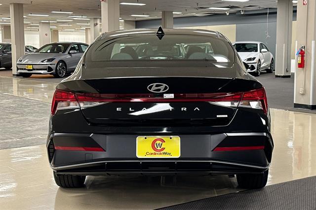 2025 Hyundai Elantra Hybrid Limited