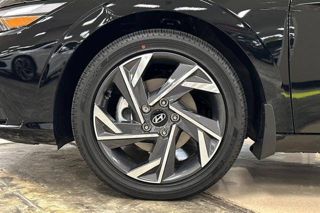2025 Hyundai Elantra Hybrid Limited