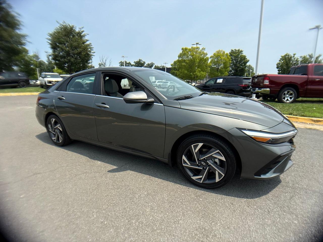 2025 Hyundai Elantra Hybrid Limited