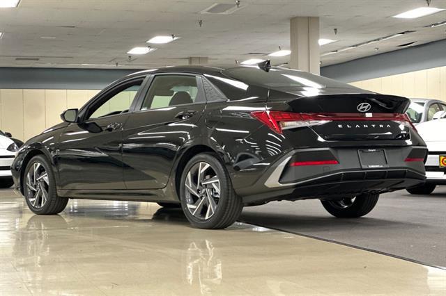 2025 Hyundai Elantra Hybrid SEL Sport
