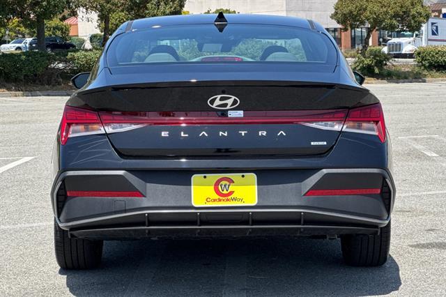 2025 Hyundai Elantra Hybrid SEL Sport