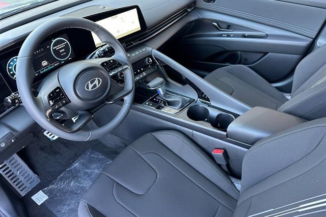 2025 Hyundai Elantra Hybrid SEL Sport