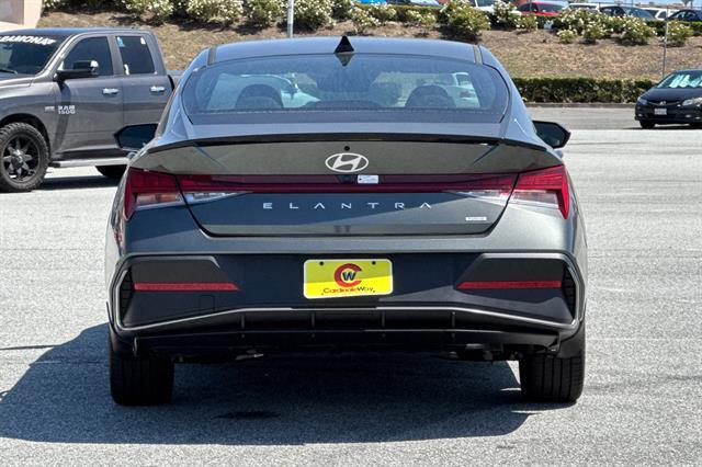 2025 Hyundai Elantra Hybrid SEL Sport