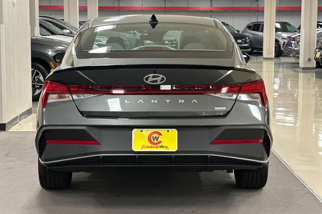 2025 Hyundai Elantra Hybrid SEL Sport