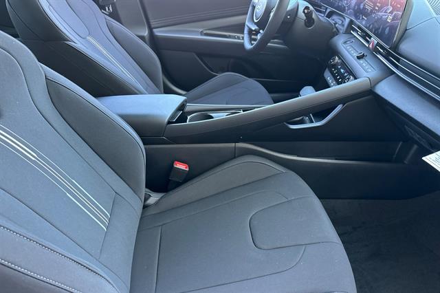 2025 Hyundai Elantra Hybrid SEL Sport