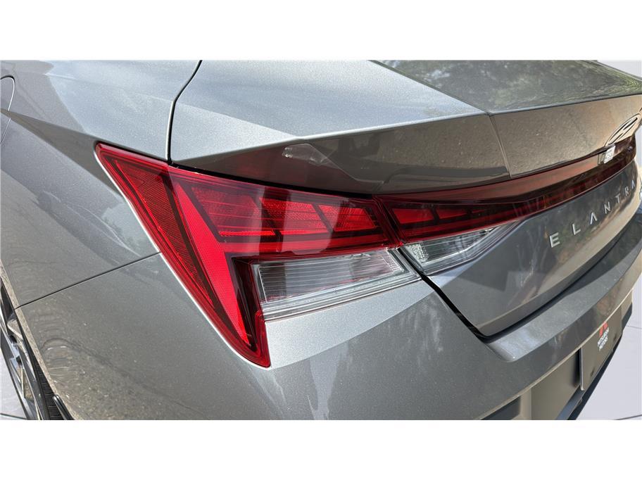 2025 Hyundai Elantra Limited Sedan 4D Folsom CA