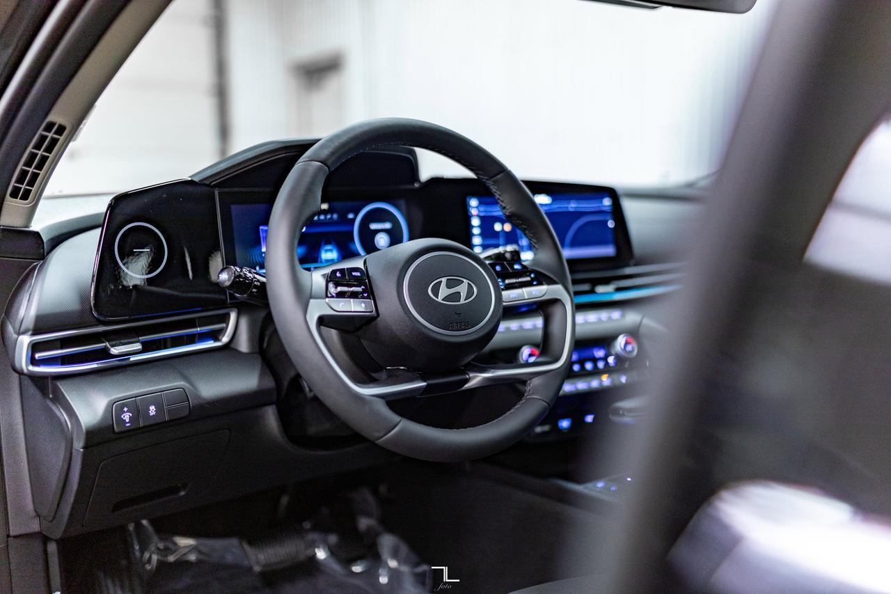 2025 Hyundai Elantra Preferred w/Tech Pkg Nav Roof BCam Red Deer AB