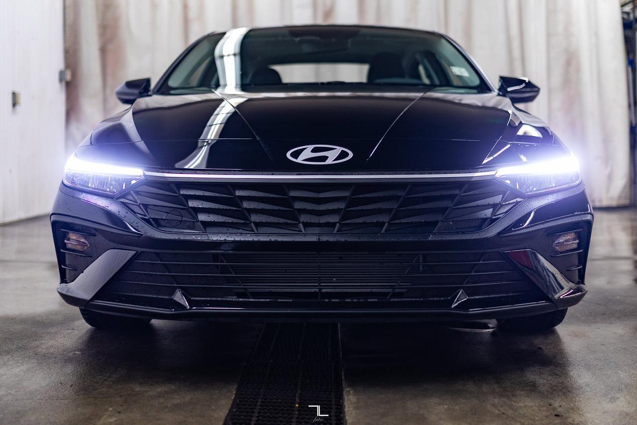 2025 Hyundai Elantra Preferred w/Tech Pkg Nav Roof BCam Red Deer AB