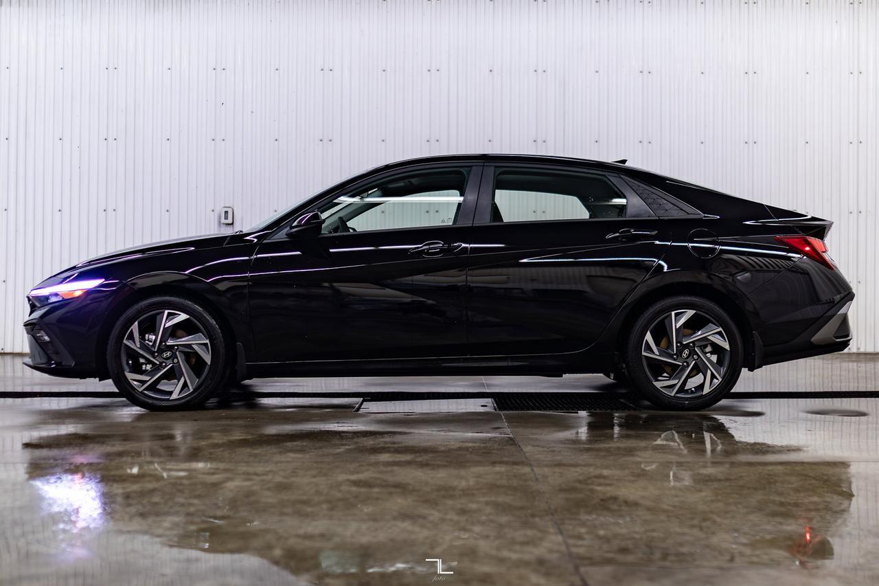 2025 Hyundai Elantra Preferred w/Tech Pkg Nav Roof BCam Red Deer AB