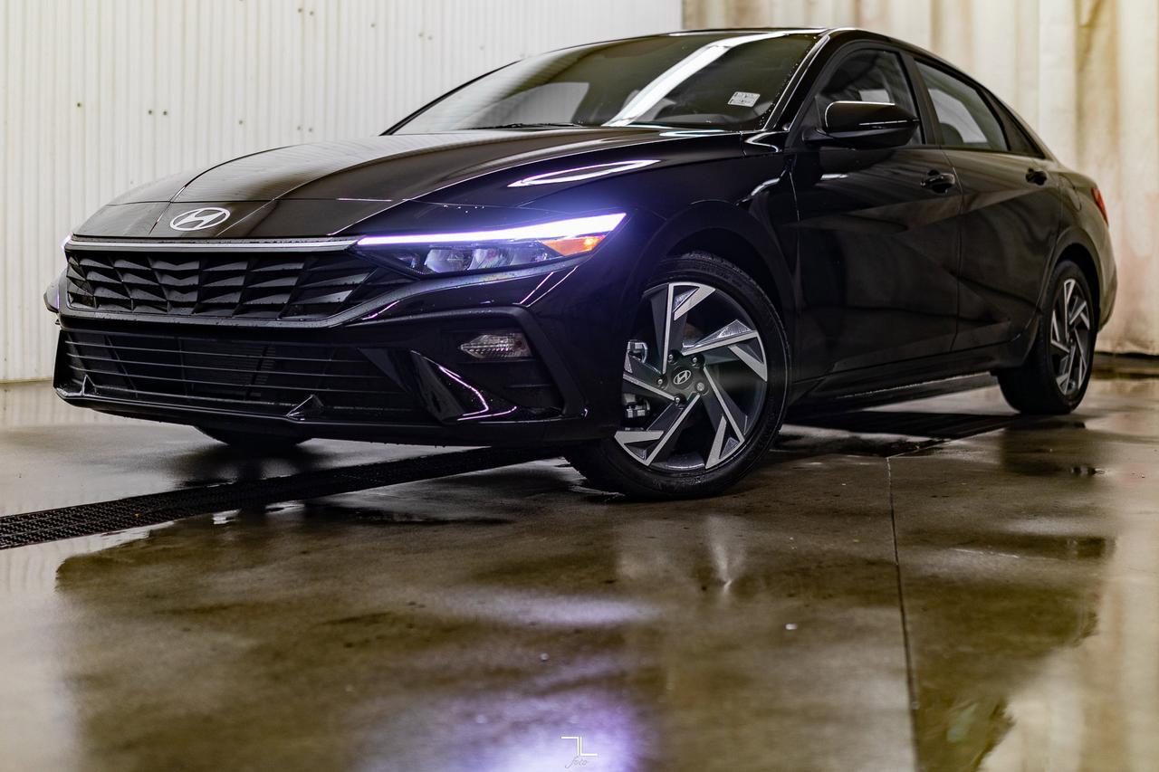 2025 Hyundai Elantra Preferred w/Tech Pkg Nav Roof BCam Red Deer AB