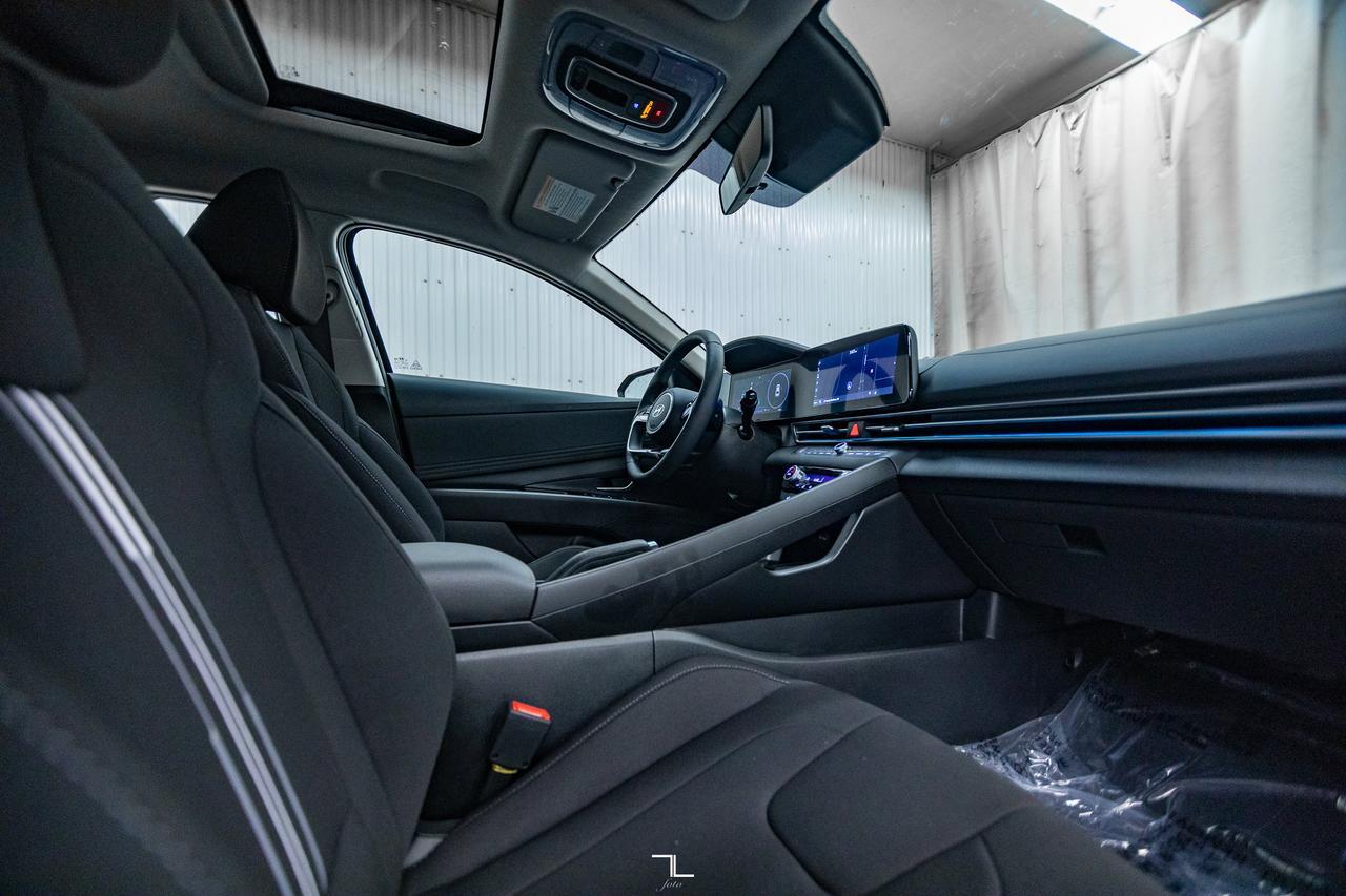 2025 Hyundai Elantra Preferred w/Tech Pkg Nav Roof BCam Red Deer AB