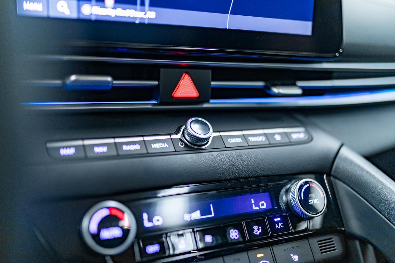 2025 Hyundai Elantra Preferred w/Tech Pkg Nav Roof BCam Red Deer AB