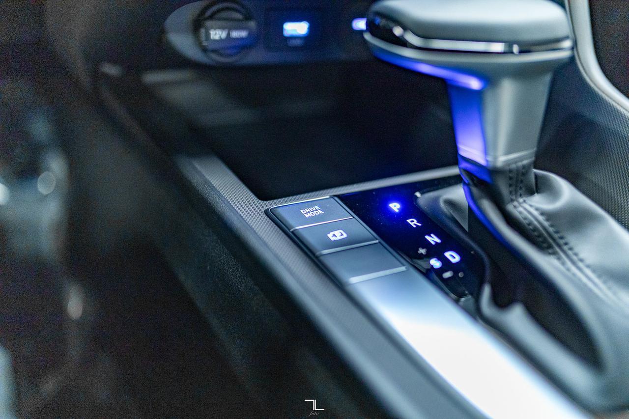 2025 Hyundai Elantra Preferred w/Tech Pkg Nav Roof BCam Red Deer AB