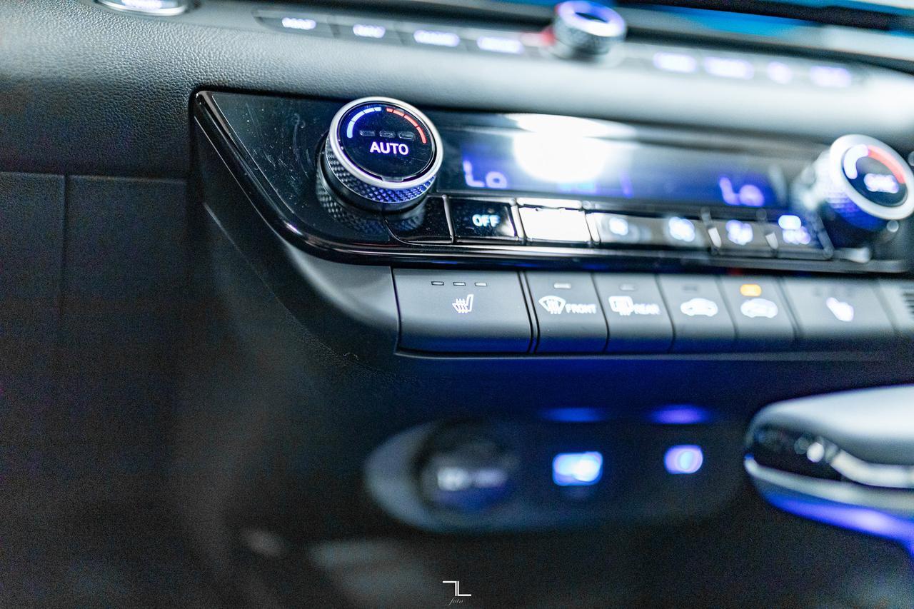 2025 Hyundai Elantra Preferred w/Tech Pkg Nav Roof BCam Red Deer AB