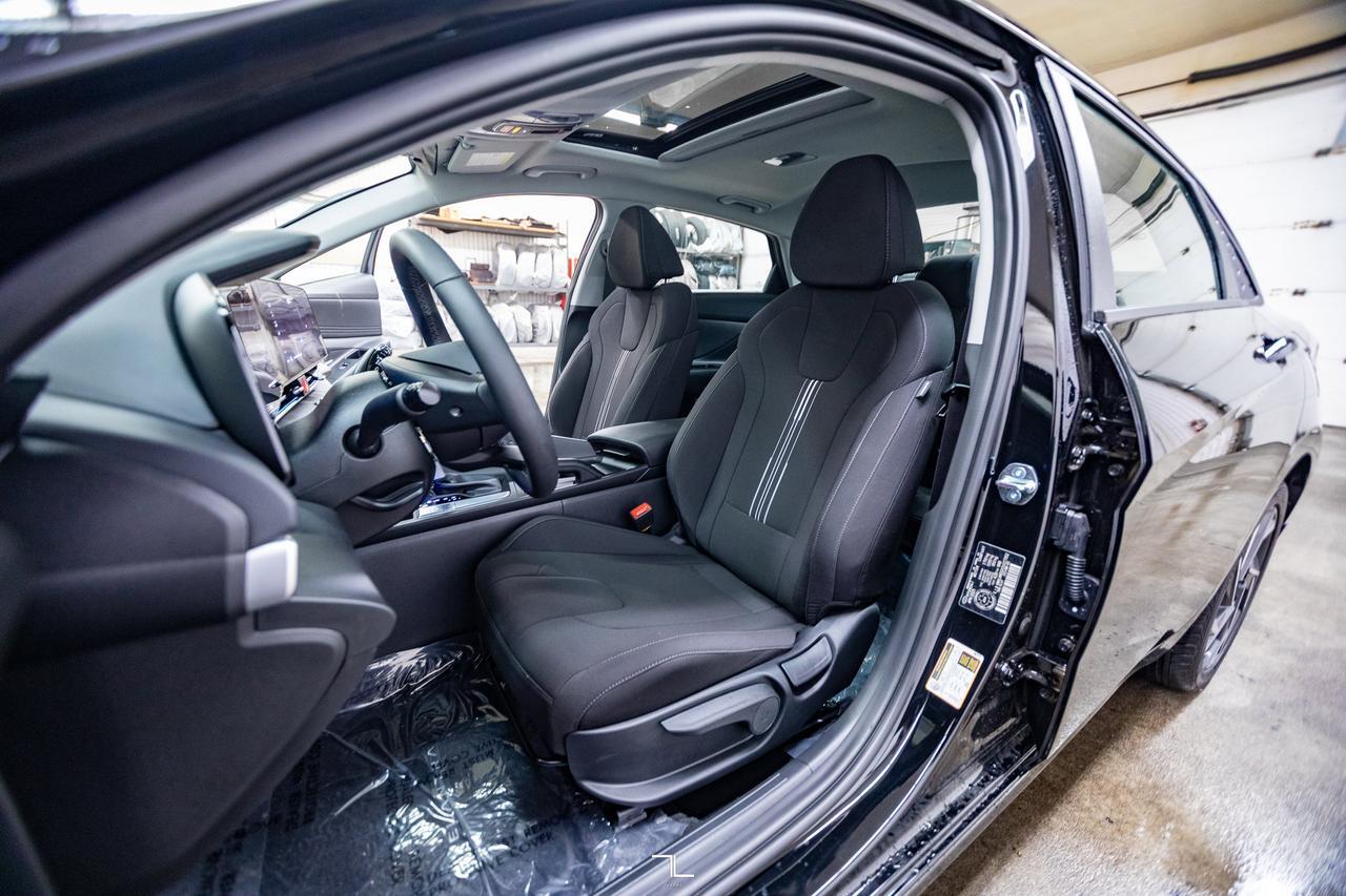 2025 Hyundai Elantra Preferred w/Tech Pkg Nav Roof BCam Red Deer AB