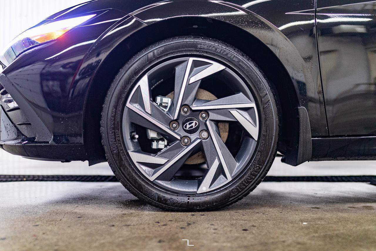 2025 Hyundai Elantra Preferred w/Tech Pkg Nav Roof BCam Red Deer AB