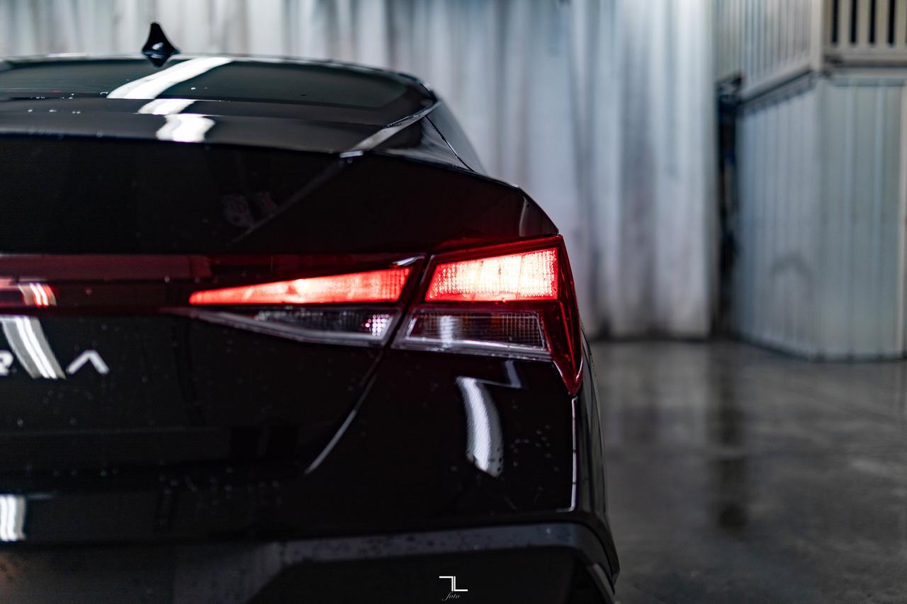 2025 Hyundai Elantra Preferred w/Tech Pkg Nav Roof BCam Red Deer AB