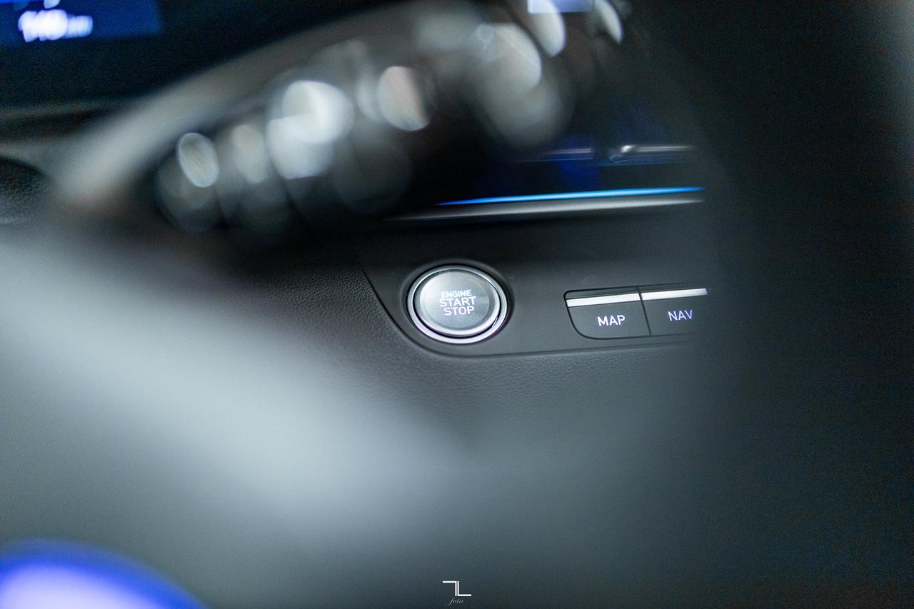 2025 Hyundai Elantra Preferred w/Tech Pkg Nav Roof BCam Red Deer AB