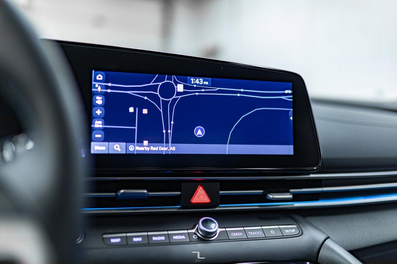 2025 Hyundai Elantra Preferred w/Tech Pkg Nav Roof BCam Red Deer AB