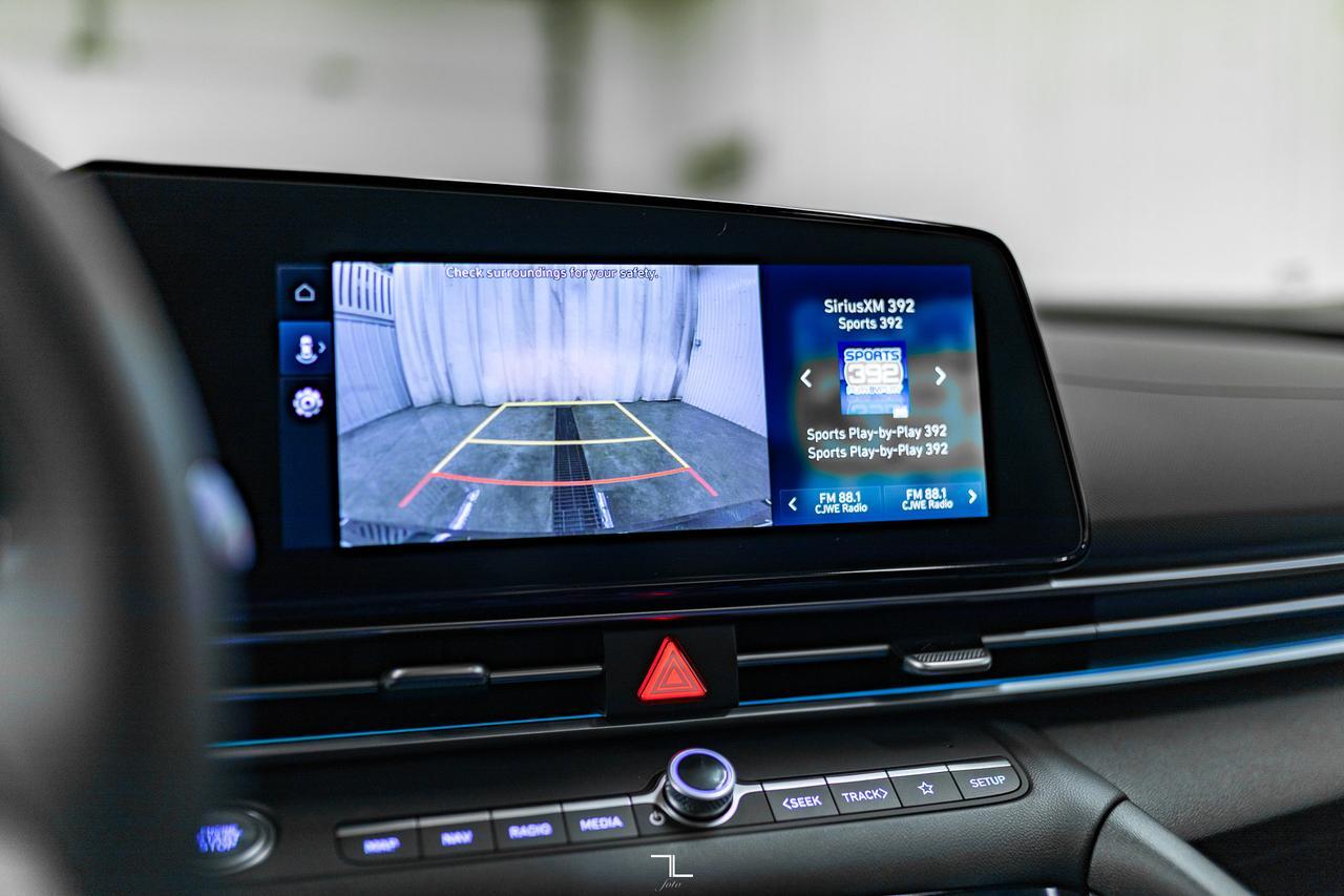 2025 Hyundai Elantra Preferred w/Tech Pkg Nav Roof BCam Red Deer AB