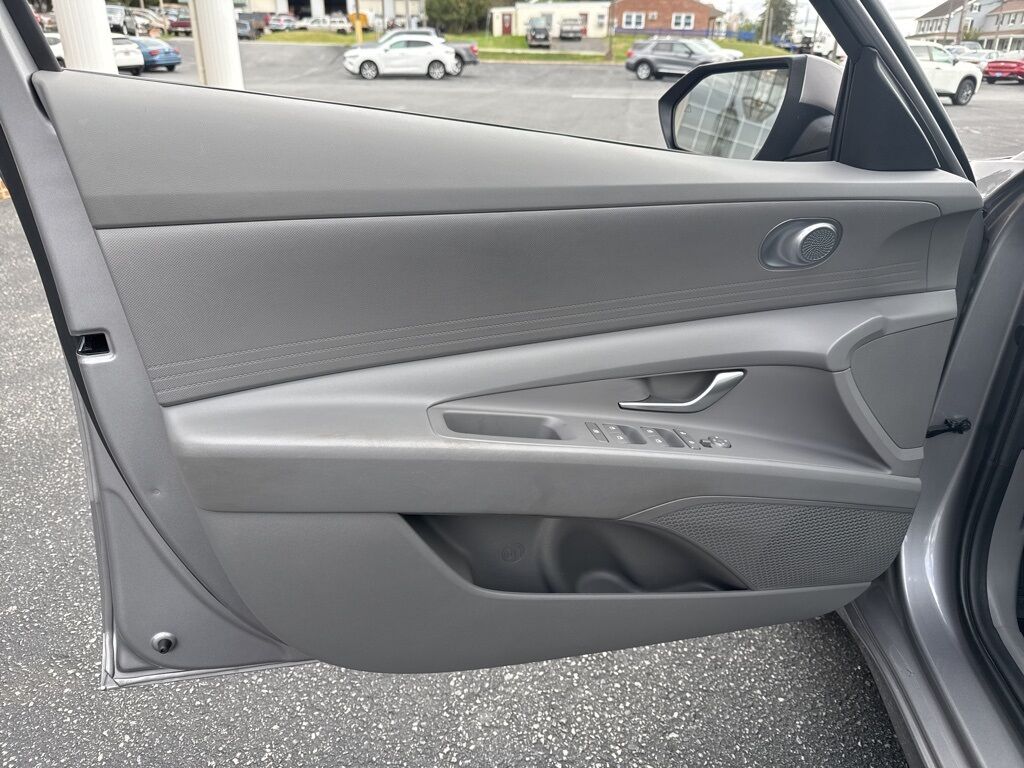 2025 Hyundai Elantra SE Mount Joy PA