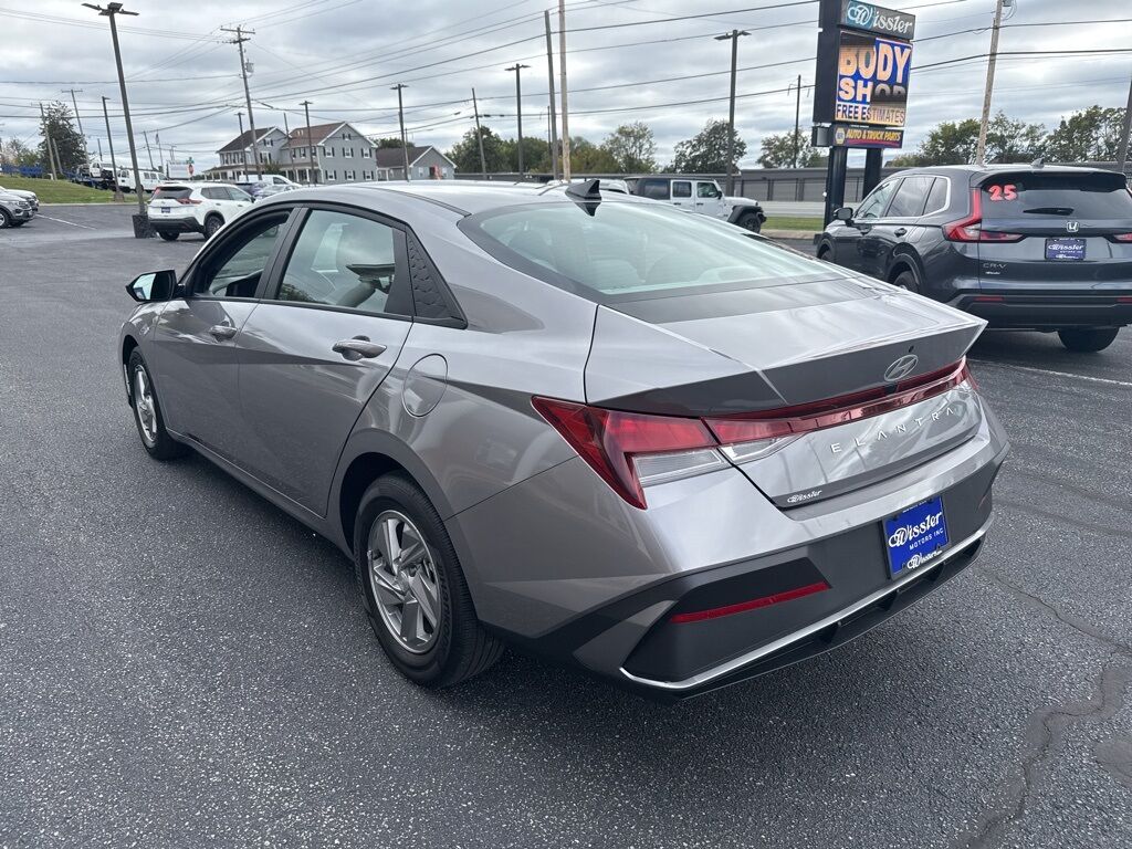 2025 Hyundai Elantra SE