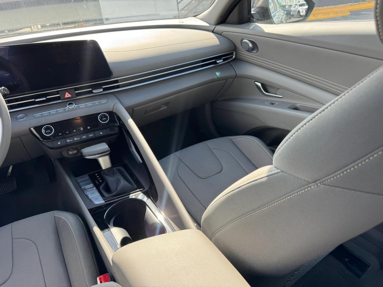 2025 Hyundai Elantra SEL Convenience Miami FL