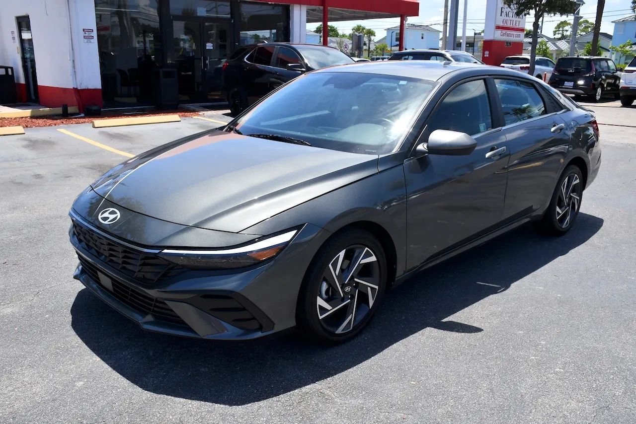 2025 Hyundai Elantra SEL Convenience Sedan 4D Doral FL