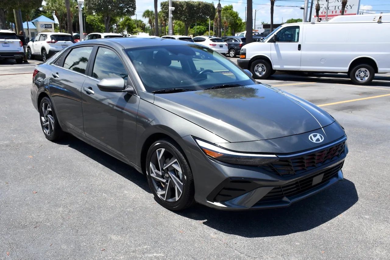 2025 Hyundai Elantra SEL Convenience Sedan 4D Doral FL