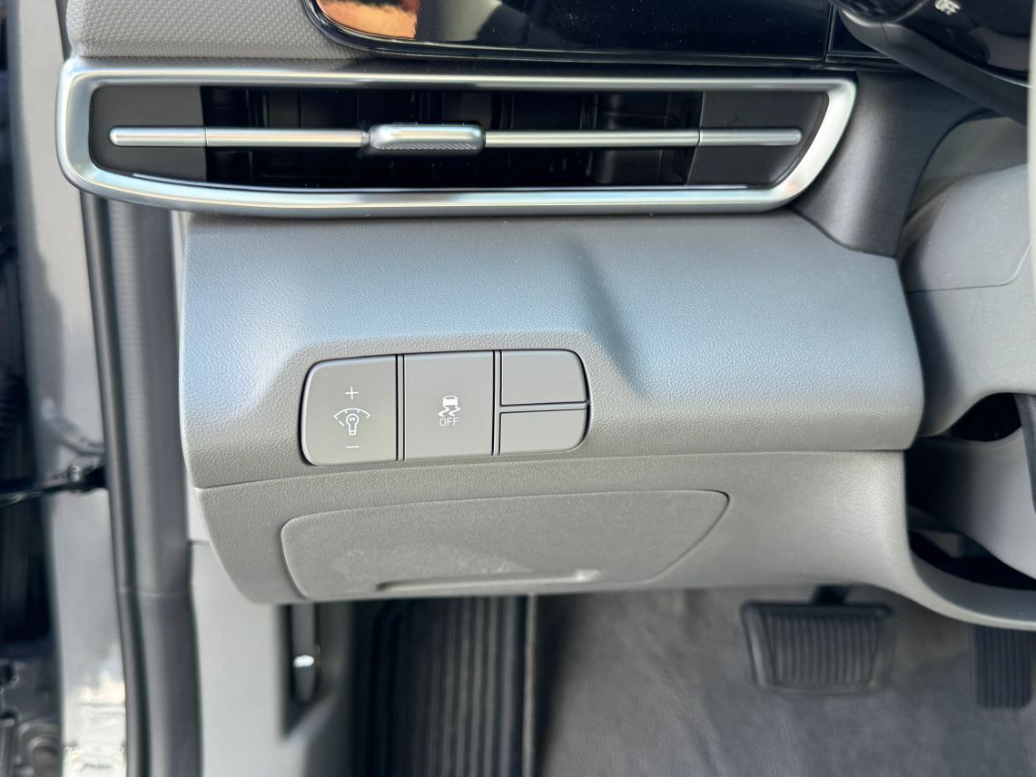 2025 Hyundai Elantra SEL Convenience Sedan 4D