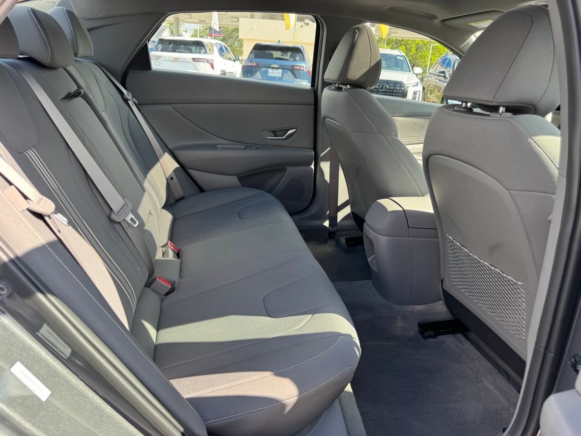 2025 Hyundai Elantra SEL Convenience Sedan 4D