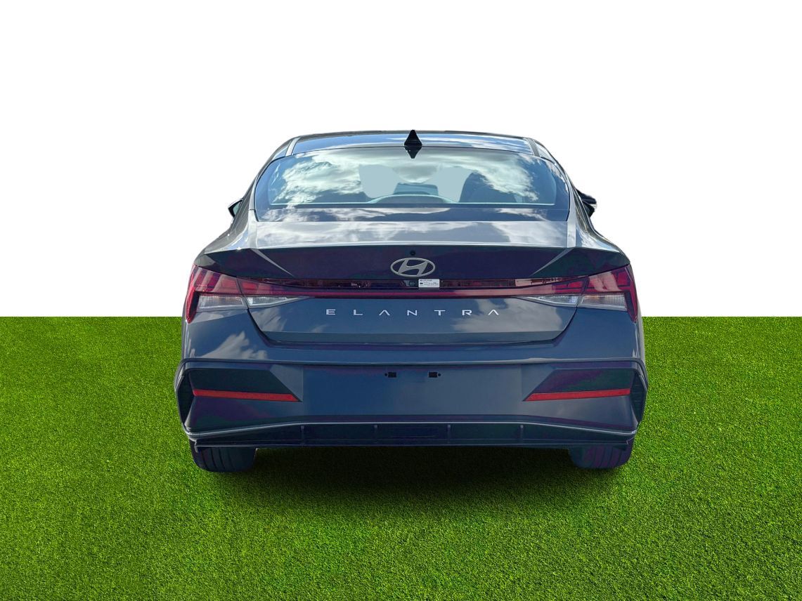 2025 Hyundai Elantra SEL Convenience Sedan 4D
