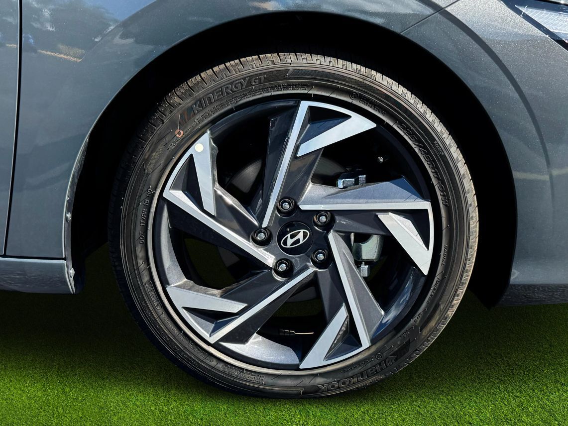 2025 Hyundai Elantra SEL Convenience Sedan 4D