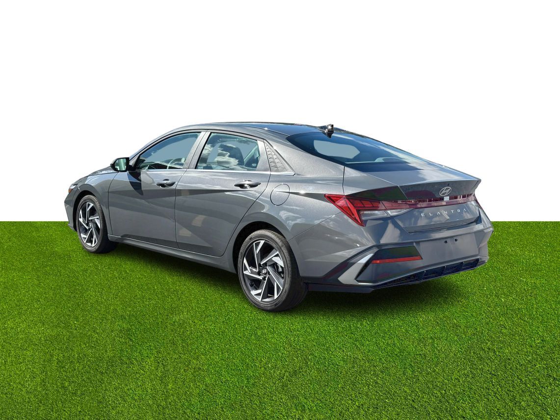 2025 Hyundai Elantra SEL Convenience Sedan 4D