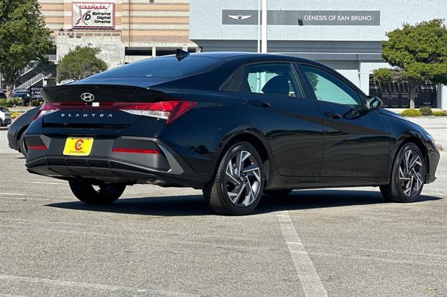 2025 Hyundai Elantra SEL Sport