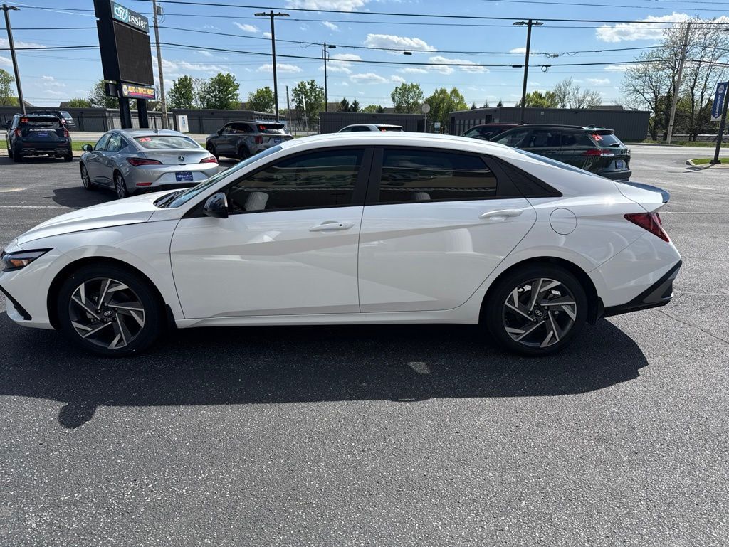 2025 Hyundai Elantra SEL Sport