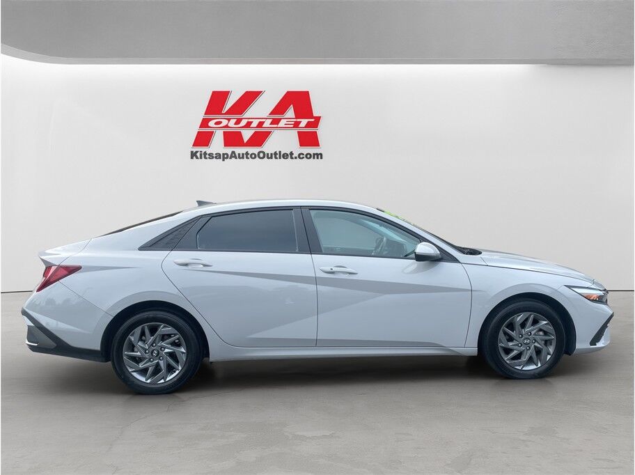 2025 Hyundai Elantra SEL Sport Sedan 4D