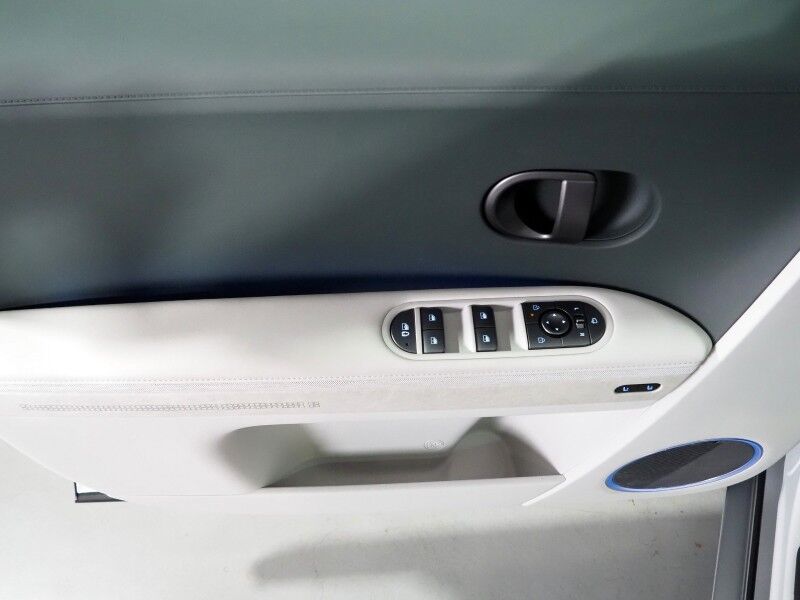 2025 Hyundai IONIQ 5 Limited *HEADS-UP DISPLAY, PANORAMA GLASS ROOF, NAVIGATION, ADAPTIVE CRUISE, 360 VIEW CAMERAS, SMART PARKING, CLIMATE SEATS, HEATED STEERING, WIRELESS CHARGING, BOSE AUDIO, ANDROID & APPLE Round Rock TX