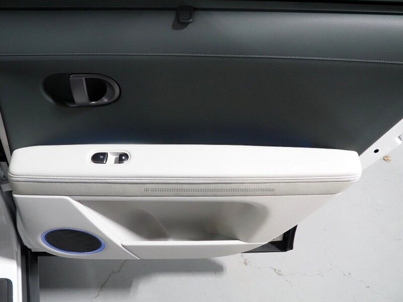 2025 Hyundai IONIQ 5 Limited *HEADS-UP DISPLAY, PANORAMA GLASS ROOF, NAVIGATION, ADAPTIVE CRUISE, 360 VIEW CAMERAS, SMART PARKING, CLIMATE SEATS, HEATED STEERING, WIRELESS CHARGING, BOSE AUDIO, ANDROID & APPLE Round Rock TX