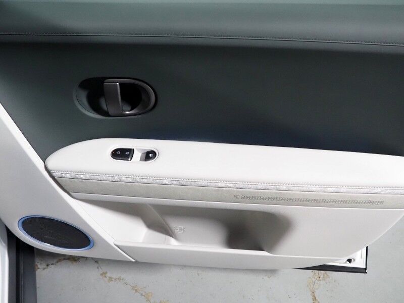 2025 Hyundai IONIQ 5 Limited *HEADS-UP DISPLAY, PANORAMA GLASS ROOF, NAVIGATION, ADAPTIVE CRUISE, 360 VIEW CAMERAS, SMART PARKING, CLIMATE SEATS, HEATED STEERING, WIRELESS CHARGING, BOSE AUDIO, ANDROID & APPLE Round Rock TX