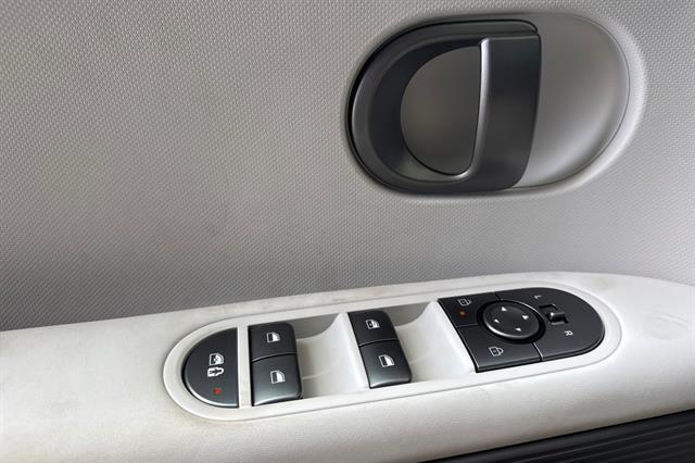 2025 Hyundai IONIQ 5 SE Standard Range