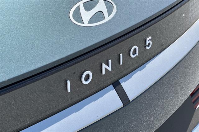 2025 Hyundai IONIQ 5 SE Standard Range