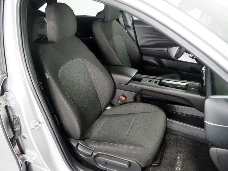 2025 Hyundai IONIQ 6 SE Standard Range *NAVIGATION, ADAPTIVE CRUISE, SAFETY ALERTS, BACKUP-CAMERA, DIGITAL COCKPIT, COLOR TOUCHSCREEN, KEYLESS ENTRY, DC ULTRA FAST CHARGING, ALLOY WHEELS, ANDROID & APPLE