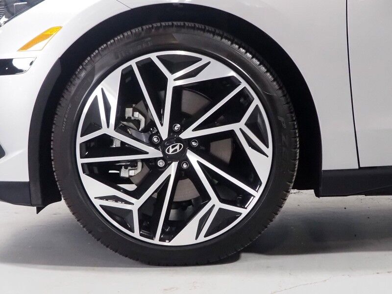2025 Hyundai IONIQ 6 SEL *NAVIGATION, ADAPTIVE CRUISE, SAFETY ALERTS, BACKUP-CAMERA, DIGITAL COCKPIT, HEATED SEATS, 20 INCH WHEELS, WIRELESS CHARGING, ANDROID & APPLE Round Rock TX