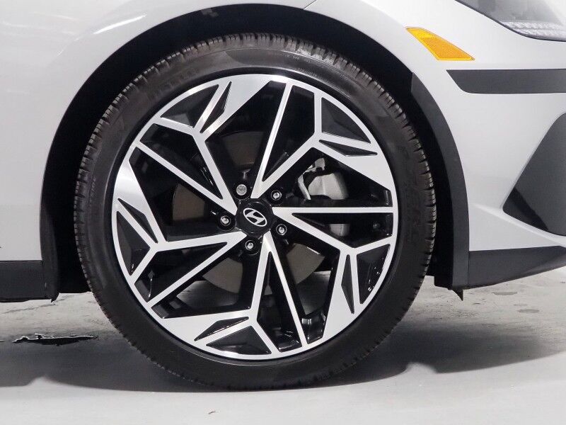 2025 Hyundai IONIQ 6 SEL *NAVIGATION, ADAPTIVE CRUISE, SAFETY ALERTS, BACKUP-CAMERA, DIGITAL COCKPIT, HEATED SEATS, 20 INCH WHEELS, WIRELESS CHARGING, ANDROID & APPLE Round Rock TX